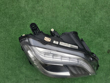 Laden Sie das Bild in den Galerie-Viewer, Frontscheinwerfer Mercedes-Benz W204 A2048201639 Xenon Rechts Headlight SCH5628308447bq