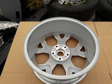 Load image into Gallery viewer, 1x Alufelge 17 Zoll 7.0" 5x114.3 40ET 403008932 Renault Rim Wheel FEL4528729432ce
