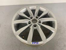 Laden Sie das Bild in den Galerie-Viewer, 1x Alufelge 17 Zoll 6.0" 5x112 48ET Glanz Silber 5G0601025K VW Golf Vii FEL1924467283ff
