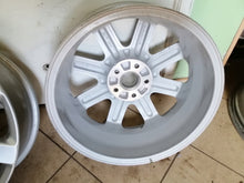 Load image into Gallery viewer, 1x Alufelge 17 Zoll 6.0&quot; 5x112 45ET 3C0601025M VW Passat Rim Wheel