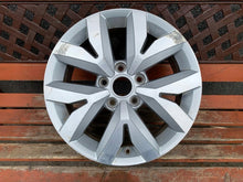 Load image into Gallery viewer, 1x Alufelge 16 Zoll 7.0&quot; 5x112 48ET Glanz Silber 5TA601025M VW Touran Rim Wheel