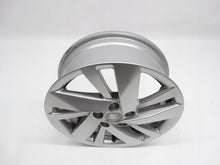 Laden Sie das Bild in den Galerie-Viewer, 1x Alufelge 15 Zoll 5.5&quot; 5x100 40ET Glanz Silber 2G0601025BB VW Polo Rim Wheel