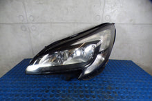 Laden Sie das Bild in den Galerie-Viewer, Frontscheinwerfer Opel Corsa E 13381335 1EF01183001 Rechts Headlight SCH2349998813wu