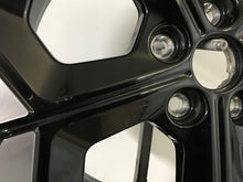 Laden Sie das Bild in den Galerie-Viewer, 1x Alufelge 18 Zoll 7.0&quot; 5x108 47 5ET Glanz Schwarz R1TC-1007-E1 Ford Puma