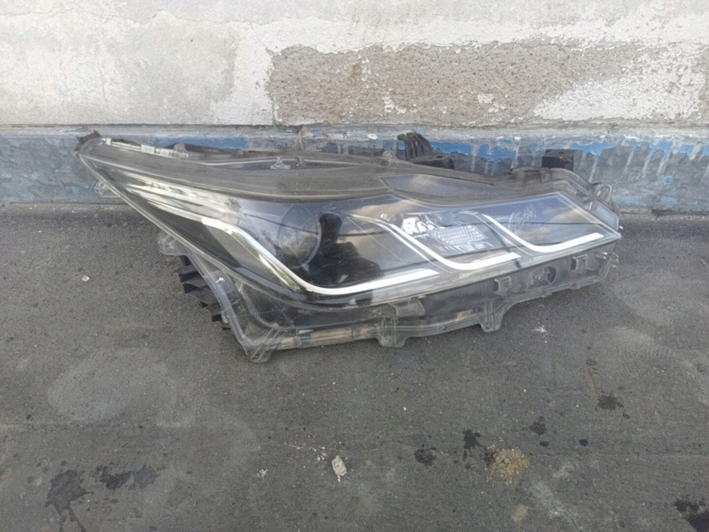 Frontscheinwerfer Toyota Corolla 81110-02T31-00 Rechts Scheinwerfer Headlight SCH9717270484rw