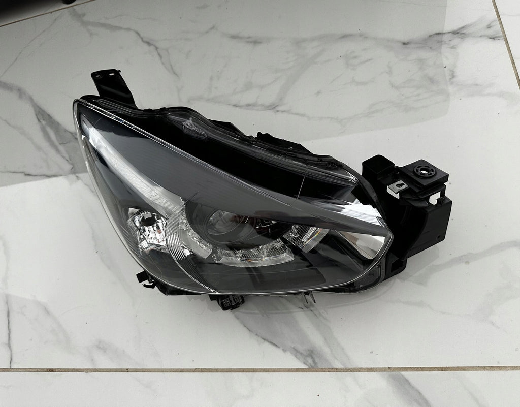 Frontscheinwerfer Mazda II Rechts Scheinwerfer Headlight
