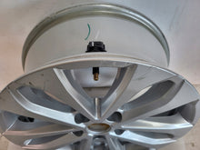 Laden Sie das Bild in den Galerie-Viewer, 1x Alufelge 16 Zoll 6.5&quot; 5x114.3 44ET Glanz Silber 403007521R Renault Zoe