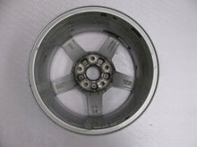 Laden Sie das Bild in den Galerie-Viewer, 1x Alufelge 16 Zoll 6.5&quot; 5x112 43ET Glanz Silber 81A601025 Audi Q2 Rim Wheel