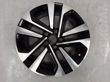 Laden Sie das Bild in den Galerie-Viewer, 1x Alufelge 17 Zoll 7.0" 5x112 45ET Glanz Schwarz 2GA601025R VW T-Roc Rim Wheel FEL6533147742xz