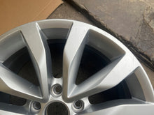 Laden Sie das Bild in den Galerie-Viewer, 1x Alufelge 17 Zoll 7.0" 5x112 43ET 5C0601025CH VW New Beetle Rim Wheel FEL4502280749kv