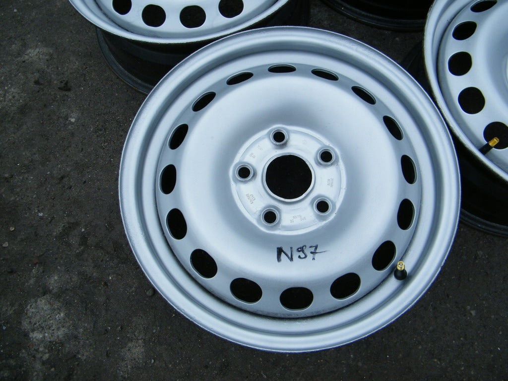 4x Alufelge 15 Zoll 6.0" 5x112 47ET Silber VW Caddy V Golf III Jetta VI Touran FEL2313191142no
