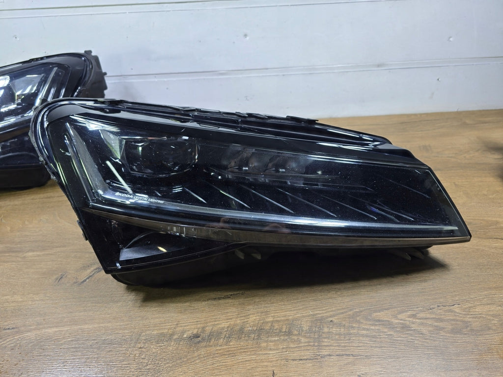 Frontscheinwerfer Skoda Superb III 3V1941016D Rechts Scheinwerfer Headlight