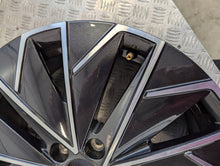 Laden Sie das Bild in den Galerie-Viewer, 1x Alufelge 18 Zoll 6.5" 5x100 40ET 658601025F Skoda Kamiq Rim Wheel FEL5129932448vm