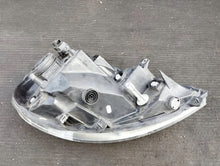 Laden Sie das Bild in den Galerie-Viewer, Frontscheinwerfer Opel Vivaro Trafic 8200701354 Links Scheinwerfer Headlight