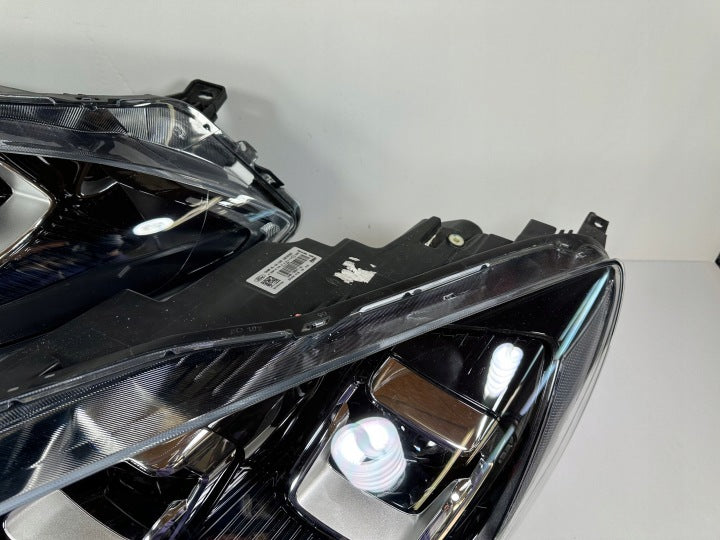 Frontscheinwerfer Ford Kuga LV4B-13E017-AJ LV4B-13E016-AJ Ein Satz Headlight SCH6596002032nj