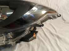 Load image into Gallery viewer, Frontscheinwerfer Toyota Yaris MM118 Links Scheinwerfer Headlight SCH1485282593rn
