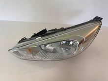 Laden Sie das Bild in den Galerie-Viewer, Frontscheinwerfer Ford Focus F1EB-13W030-AD Links Scheinwerfer Headlight SCH2597739724nr