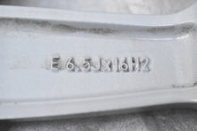 Laden Sie das Bild in den Galerie-Viewer, 1x Alufelge 16 Zoll 6.5&quot; 4x108 40ET Glanz Silber AY11-1007-DB Ford Fiesta