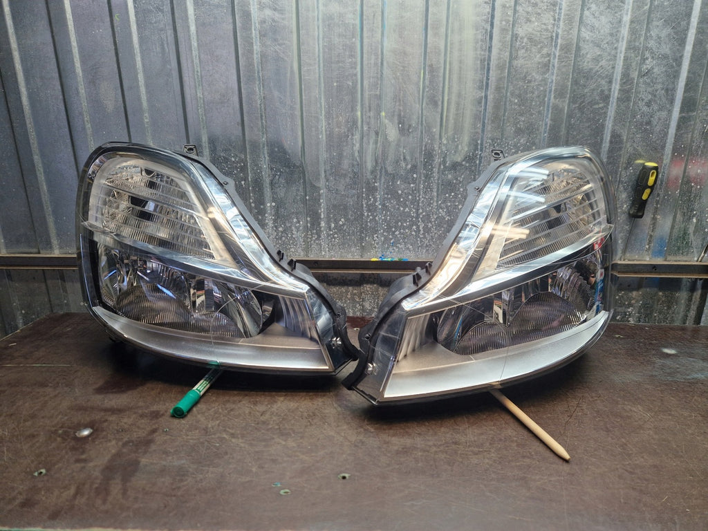 Frontscheinwerfer Renault Modus 8200658373 8200658377 Ein Satz Headlight