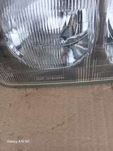 Laden Sie das Bild in den Galerie-Viewer, Frontscheinwerfer Mitsubishi Delica Space Gear Ein Satz Scheinwerfer Headlight