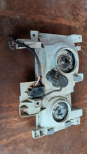Laden Sie das Bild in den Galerie-Viewer, Frontscheinwerfer Mitsubishi III 67742277 Links Scheinwerfer Headlight