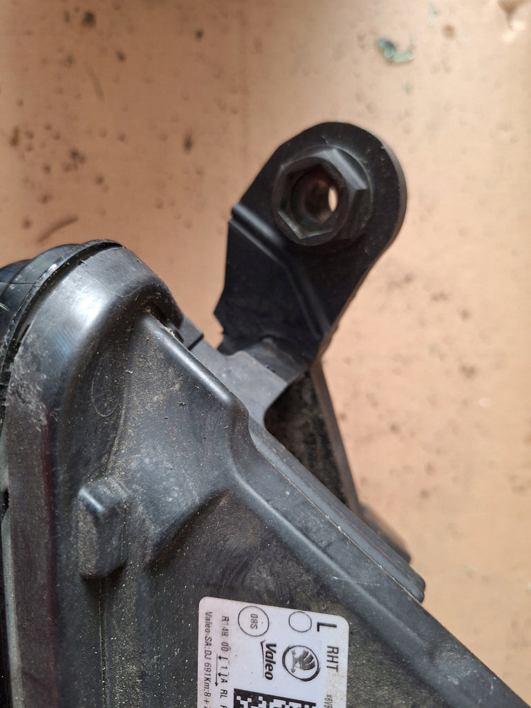 Frontscheinwerfer Skoda Fabia 6VB941015 LED Links Scheinwerfer Headlight