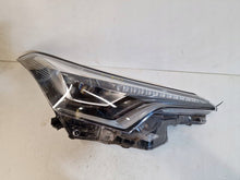 Laden Sie das Bild in den Galerie-Viewer, Frontscheinwerfer Toyota C-Hr 81110F407100 Rechts Scheinwerfer Headlight SCH9982136874fb