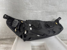 Laden Sie das Bild in den Galerie-Viewer, Frontscheinwerfer Ford Focus JX7B-13W030-CE Links Scheinwerfer Headlight SCH1055758709tw