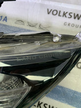 Laden Sie das Bild in den Galerie-Viewer, Frontscheinwerfer Toyota Land Cruiser FJ150 Links Scheinwerfer Headlight