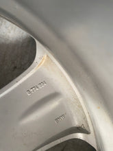 Load image into Gallery viewer, 1x Alufelge 19 Zoll 9.0" 5x120 18ET Glanz Silber 6774894 BMW X5 E70 Rim Wheel FEL2123701040wa