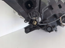 Laden Sie das Bild in den Galerie-Viewer, Frontscheinwerfer Toyota V 85122000 LED Links Scheinwerfer Headlight SCH5018905625ti