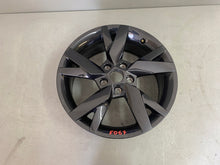Laden Sie das Bild in den Galerie-Viewer, 1x Alufelge 17 Zoll 6.5&quot; 5x112 46ET Glanz Silber 5E3601025AC Skoda Octavia Iv