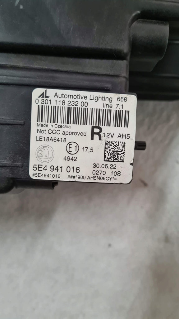 Frontscheinwerfer Skoda Octavia I 5E4941015 5E4941016 Ein Satz Headlight SCH2426759584hg