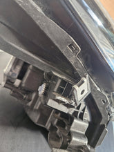 Load image into Gallery viewer, Frontscheinwerfer Mazda 3 Bp Rechts Scheinwerfer Headlight SCH8193310093ev