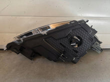 Laden Sie das Bild in den Galerie-Viewer, Frontscheinwerfer Toyota Yaris Cross LED Links Scheinwerfer Headlight SCH8159181924ri