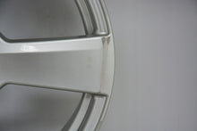 Laden Sie das Bild in den Galerie-Viewer, 1x Alufelge 18 Zoll 8.5" 5x112 49ET Glanz Silber A2074010502 Mercedes-Benz A207 FEL1259869466sw