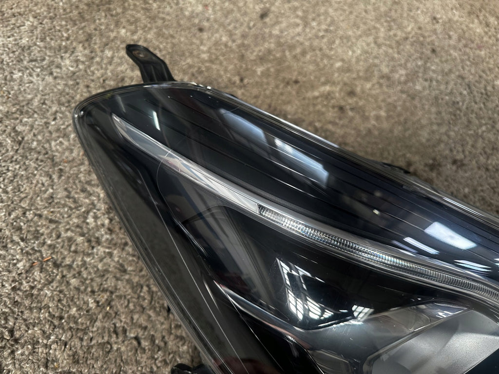 Frontscheinwerfer Toyota Yaris Rechts Scheinwerfer Headlight SCH7451570388bg