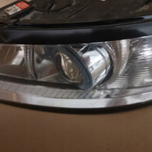 Laden Sie das Bild in den Galerie-Viewer, Frontscheinwerfer Volvo S40 31265698 Xenon Links Scheinwerfer Headlight SCH2153712173at