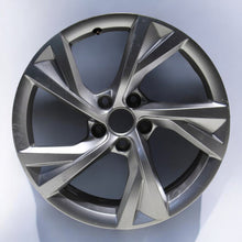 Load image into Gallery viewer, 1x Alufelge 18 Zoll 8.0&quot; 5x112 40ET 8W0601025EJ Audi A4 B9 Rim Wheel