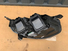 Load image into Gallery viewer, Frontscheinwerfer Opel Zafira Vivaro 9832837680-00 Xenon Links Headlight