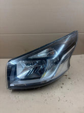 Laden Sie das Bild in den Galerie-Viewer, Frontscheinwerfer Renault Trafic III 4260105469 Ein Stück (Rechts oder Links) SCH1221853972he