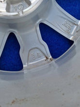 Load image into Gallery viewer, 1x Alufelge 16 Zoll 6.5" 4x108 19ET Glanz Silber 9800493977 Citroën Rim Wheel FEL7686106789yn