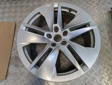 Load image into Gallery viewer, 1x Alufelge 19 Zoll 8.0" 5x112 45ET 5LA601025C Skoda Enyaq Rim Wheel FEL2011544069pc