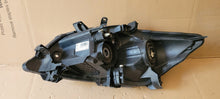 Laden Sie das Bild in den Galerie-Viewer, Frontscheinwerfer Toyota Auris 81110-02A40 Rechts Scheinwerfer Headlight
