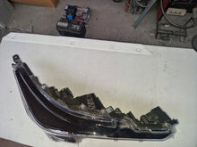 Laden Sie das Bild in den Galerie-Viewer, Frontscheinwerfer Toyota Corolla 81110-02S60 LED Rechts Scheinwerfer Headlight SCH8238998593dl