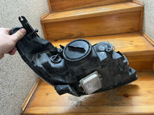 Laden Sie das Bild in den Galerie-Viewer, Frontscheinwerfer Saab 93 9-3 Xenon Links Scheinwerfer Headlight