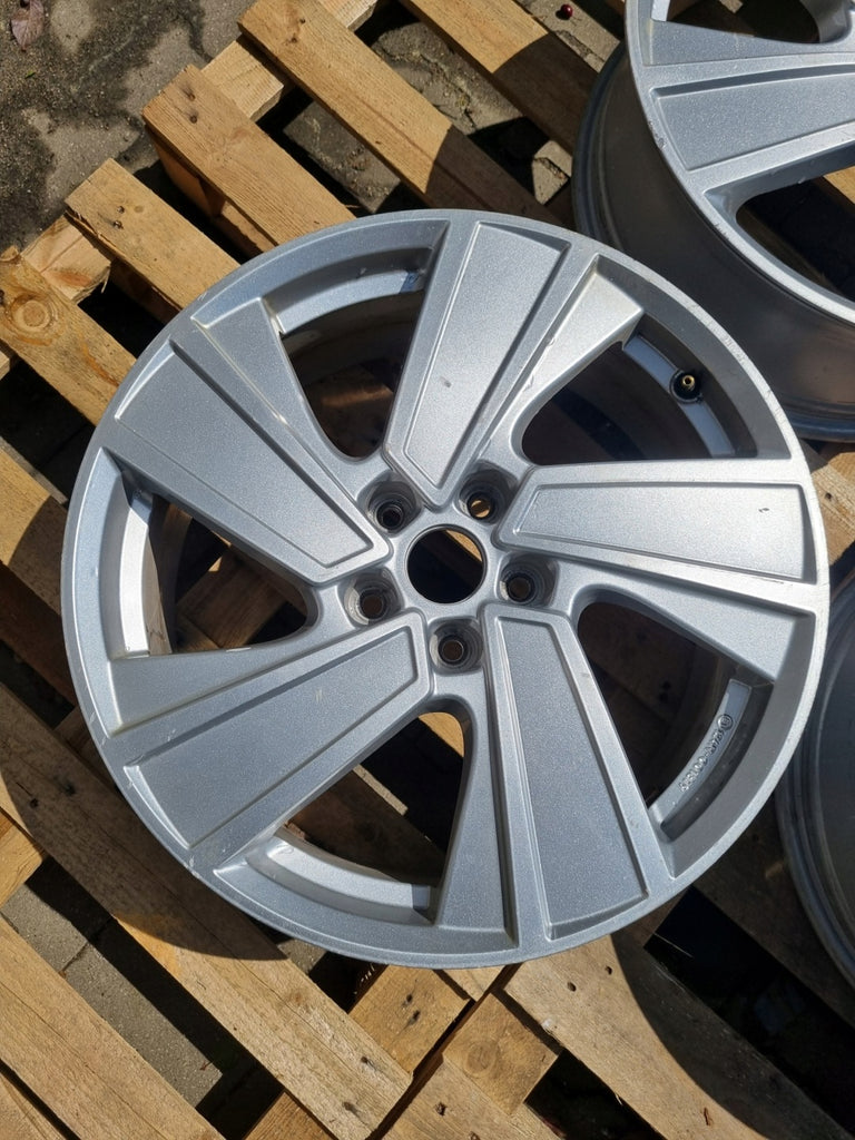 1x Alufelge 19 Zoll 7.5" 5x114.3 49 5ET Hyundai Ioniq 5 Rim Wheel FEL9407782470ax