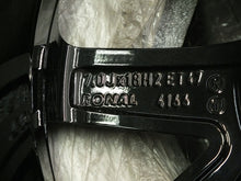 Laden Sie das Bild in den Galerie-Viewer, 1x Alufelge 18 Zoll 7.0&quot; 5x100 47ET Glanz Schwarz 6F9071498A Seat Arona