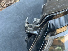 Laden Sie das Bild in den Galerie-Viewer, Frontscheinwerfer Land Rover Sport Discovery 32657768 Links Headlight SCH3010396456hd