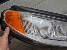 Load image into Gallery viewer, Frontscheinwerfer Volvo V70 S80 31214348 Xenon Rechts Scheinwerfer Headlight SCH2381425902qn